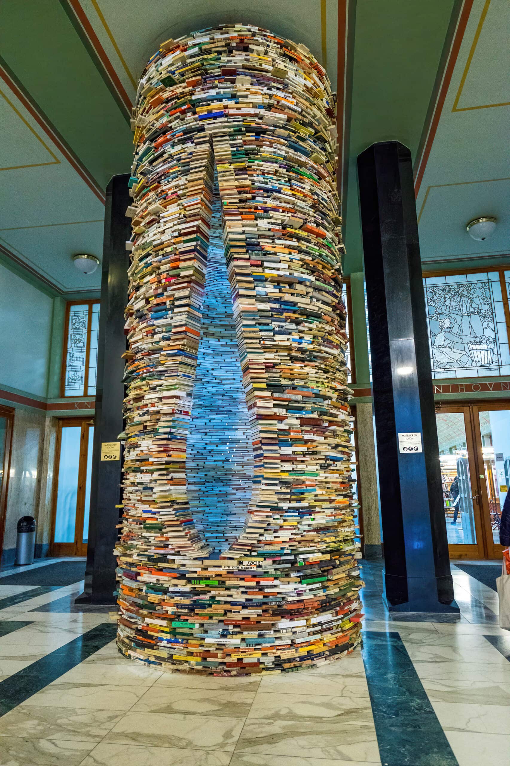 מגדל הספרים האינסופי בפראג